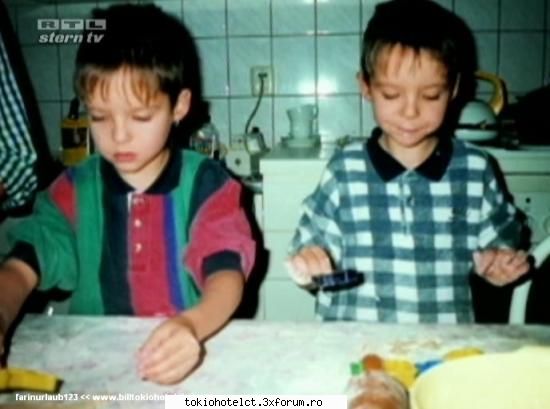 vi se pare ca gemenii seamana? - ei la baza seamana chiar f mult..f f mult..insa - Tokio Hotel in general